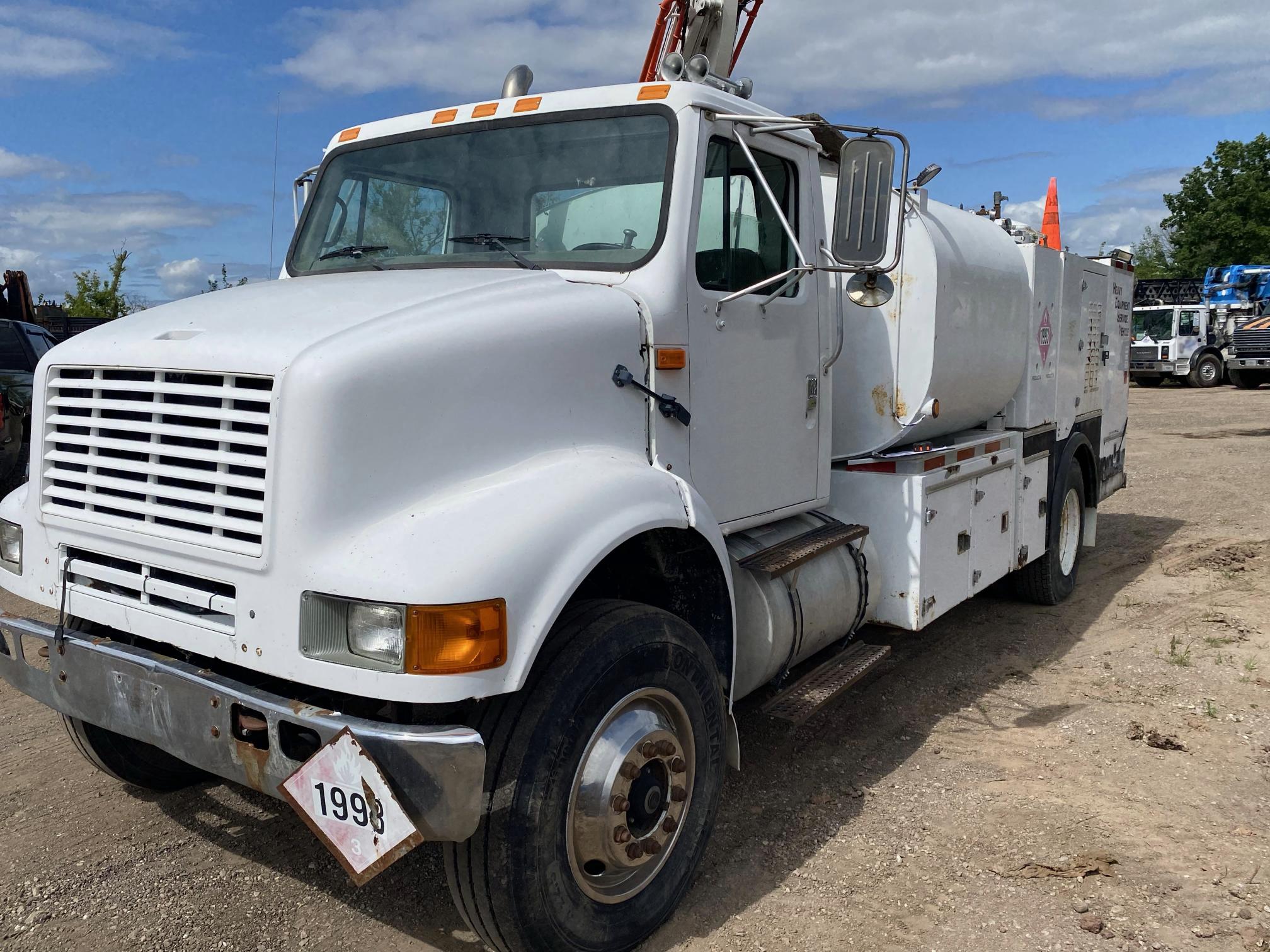 1995 INTERNATIONAL 8100 - Image 3